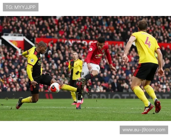 曼联球员精彩表现全纪录 足球比赛回放带你重温精彩瞬间